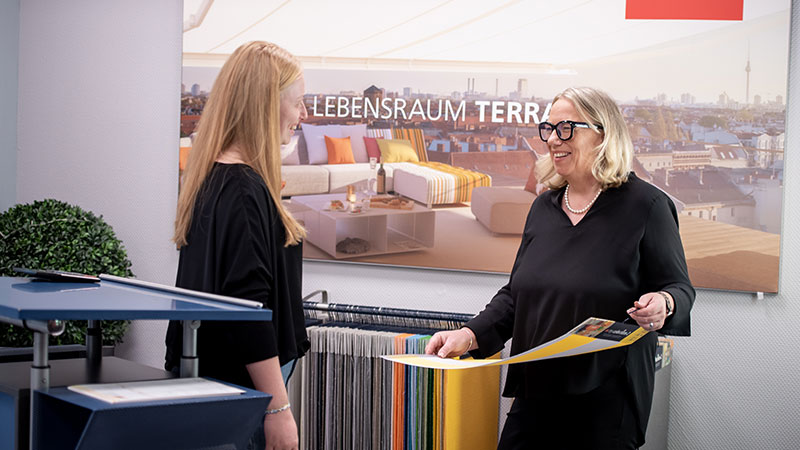 Beratungssituation in der Ausstellung